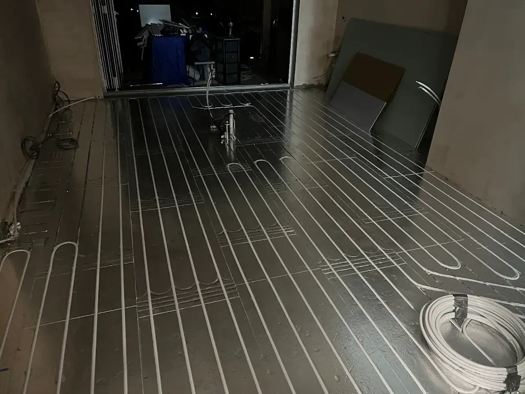 Electric underfloor heating installation prior to floor screed